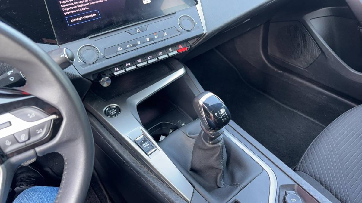 Peugeot 308 Peugeot 308 SW 1.2 PureTech Active Pack Business FULL LED / CAMERA / CARPLAY / NAVI / CLIMA / PDC / BLUETOOTH / CRUISE / NL-AUTO