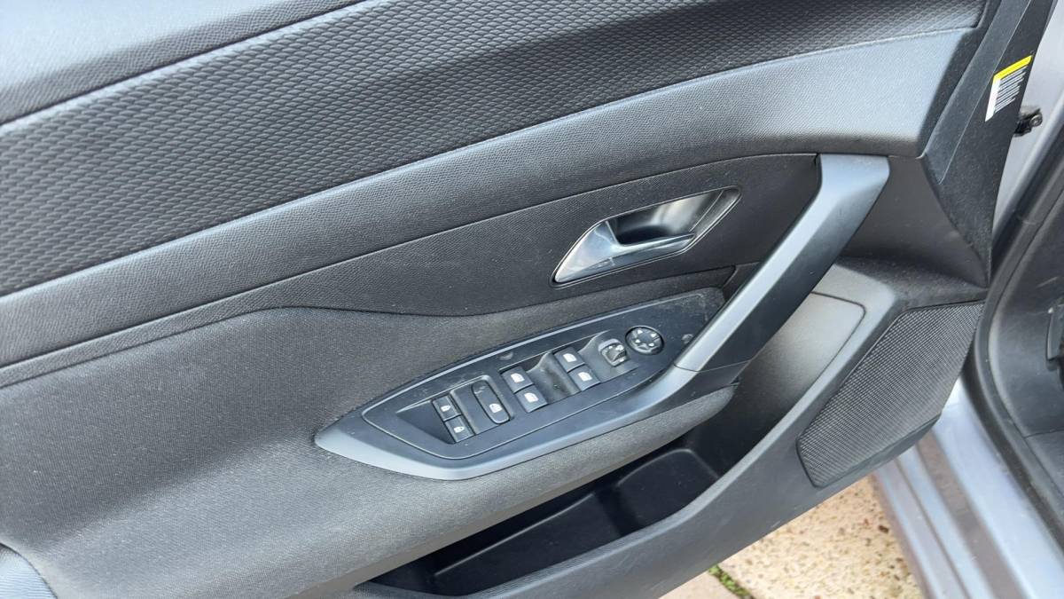 Peugeot 308 Peugeot 308 SW 1.2 PureTech Active Pack Business FULL LED / CAMERA / CARPLAY / NAVI / CLIMA / PDC / BLUETOOTH / CRUISE / NL-AUTO