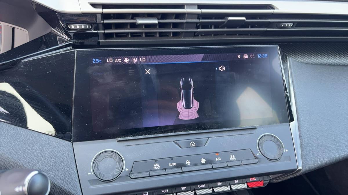 Peugeot 308 Peugeot 308 SW 1.2 PureTech Active Pack Business FULL LED / CAMERA / CARPLAY / NAVI / CLIMA / PDC / BLUETOOTH / CRUISE / NL-AUTO