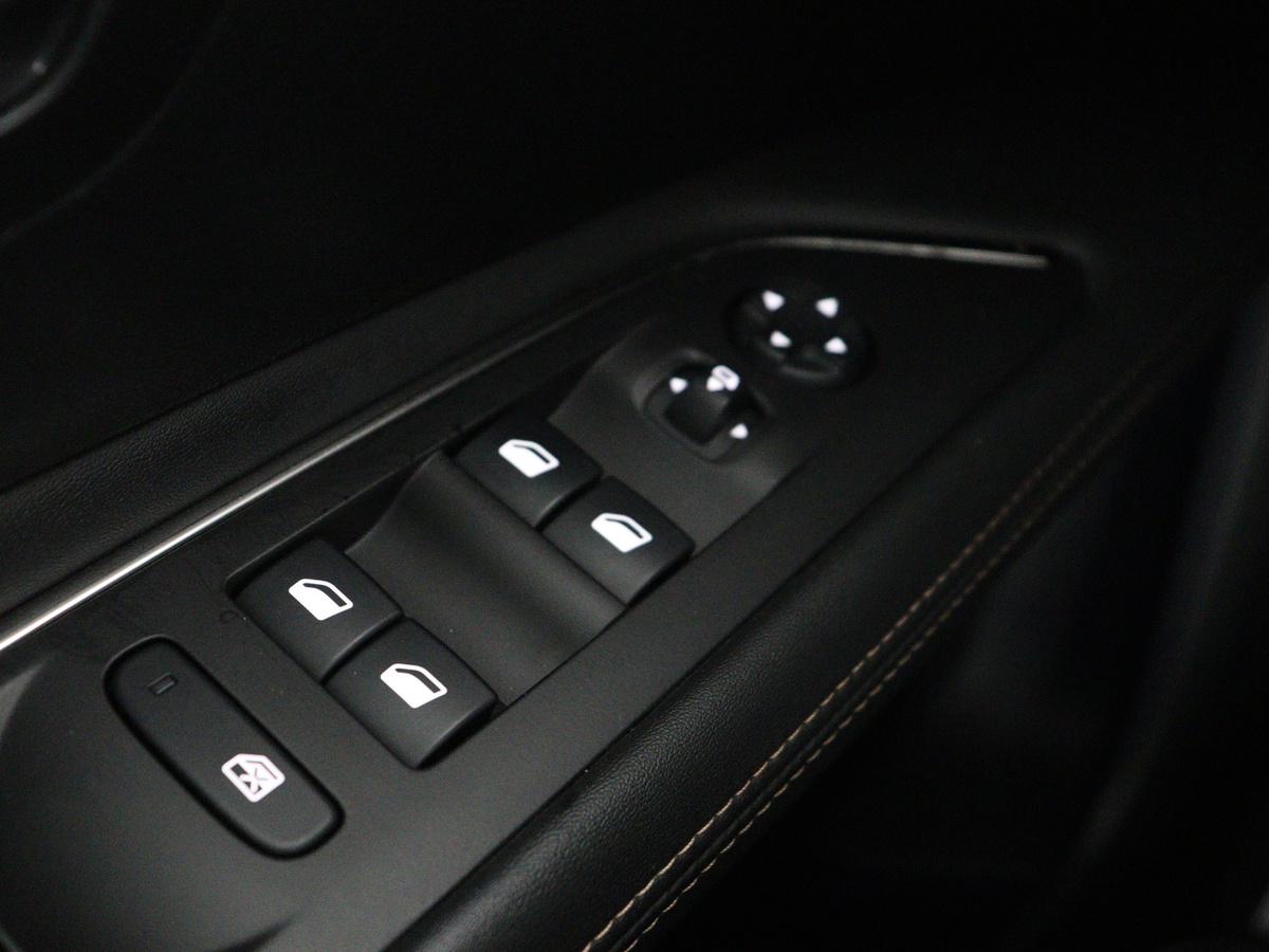 Peugeot 3008 Peugeot 3008 1.6 HYbrid4 300 Première Pack | SOH 93,8% | Panoramadak | Leder/alacantara |  Memory | Stoelverwarming | Carplay | 360 camera | Trekhaak | PHEV