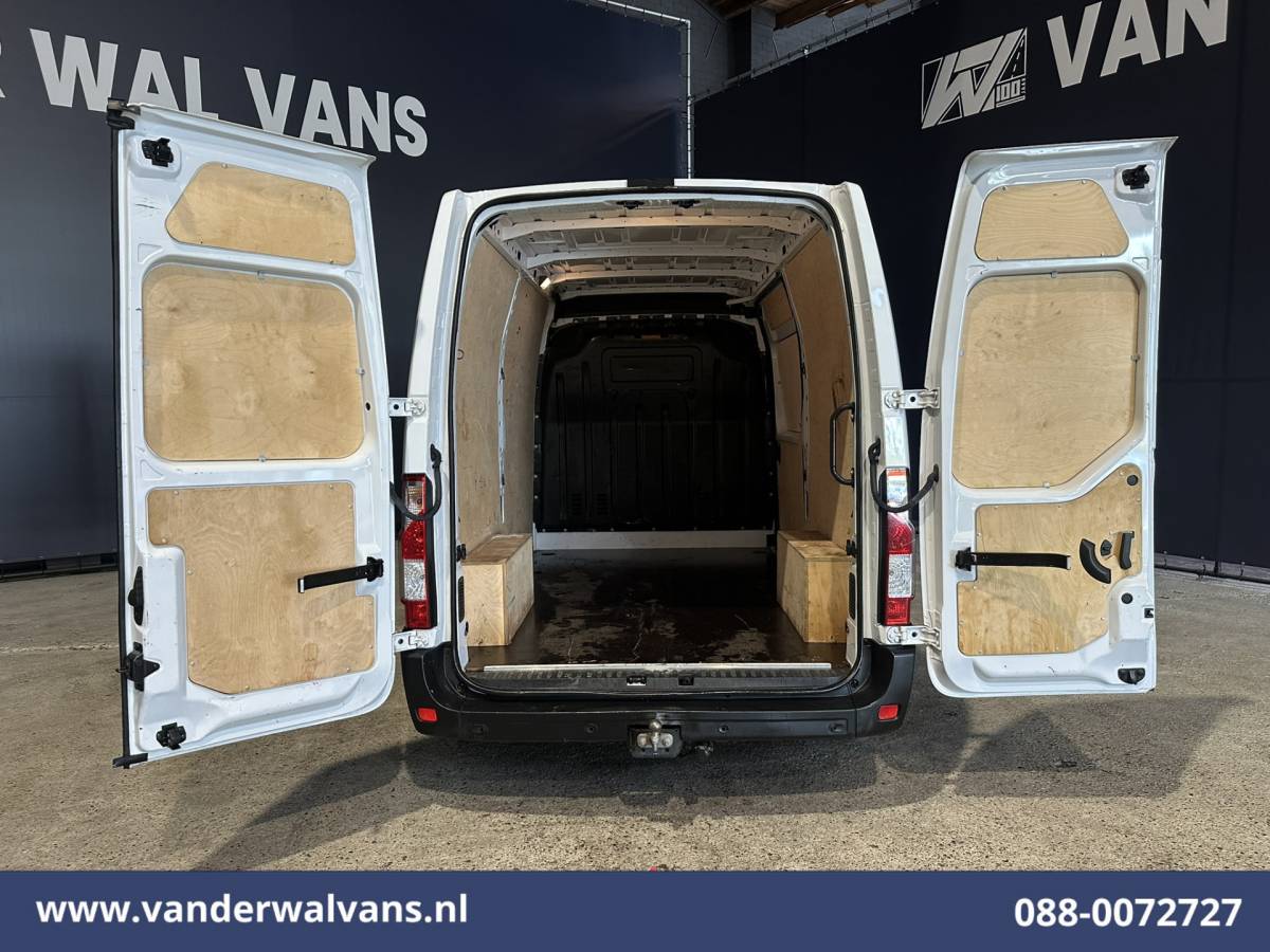 Renault Master Renault Master 2.3 dCi 136pk L2H2 Euro6 Airco | Navigatie | Camera | Trekhaak | Cruisecontrol Parkeersensoren, Bijrijdersbank