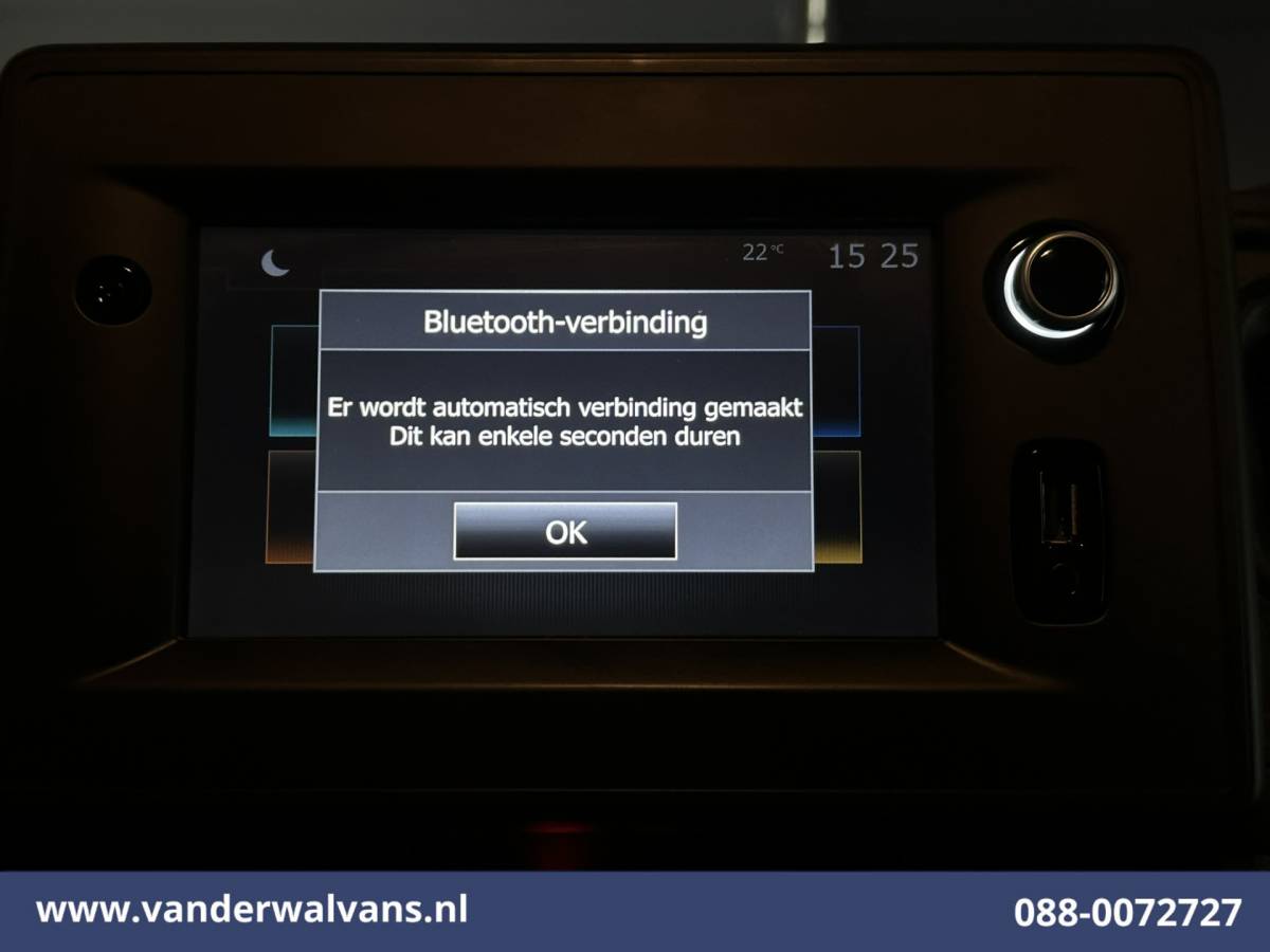 Renault Master Renault Master 2.3 dCi 136pk L2H2 Euro6 Airco | Navigatie | Camera | Trekhaak | Cruisecontrol Parkeersensoren, Bijrijdersbank