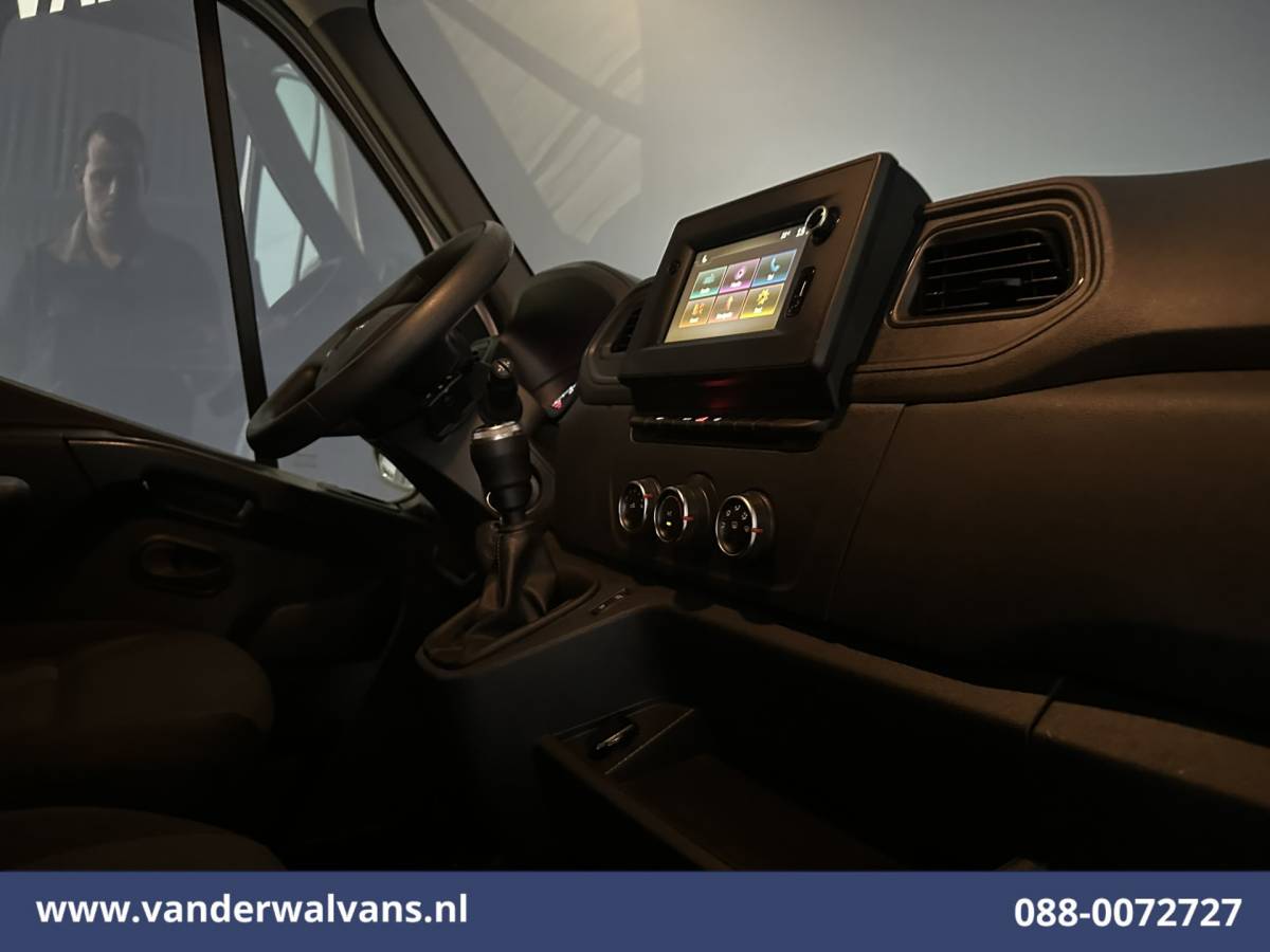 Renault Master Renault Master 2.3 dCi 136pk L2H2 Euro6 Airco | Navigatie | Camera | Trekhaak | Cruisecontrol Parkeersensoren, Bijrijdersbank