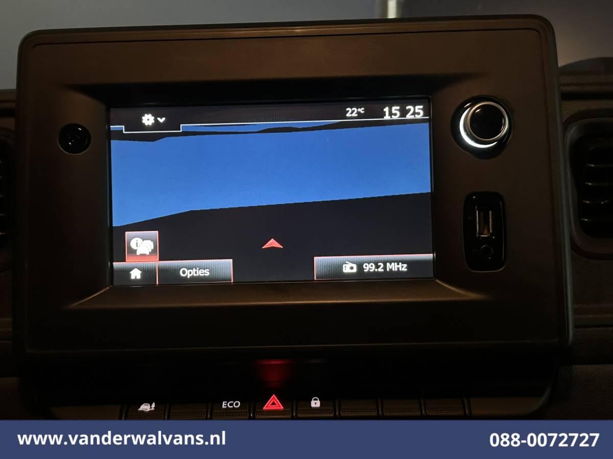 Renault Master Renault Master 2.3 dCi 136pk L2H2 Euro6 Airco | Navigatie | Camera | Trekhaak | Cruisecontrol Parkeersensoren, Bijrijdersbank
