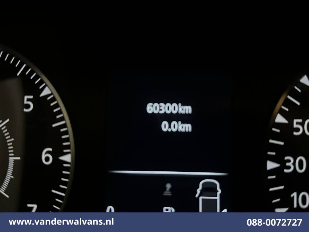 Renault Master Renault Master 2.3 dCi 136pk L2H2 Euro6 Airco | Navigatie | Camera | Trekhaak | Cruisecontrol Parkeersensoren, Bijrijdersbank