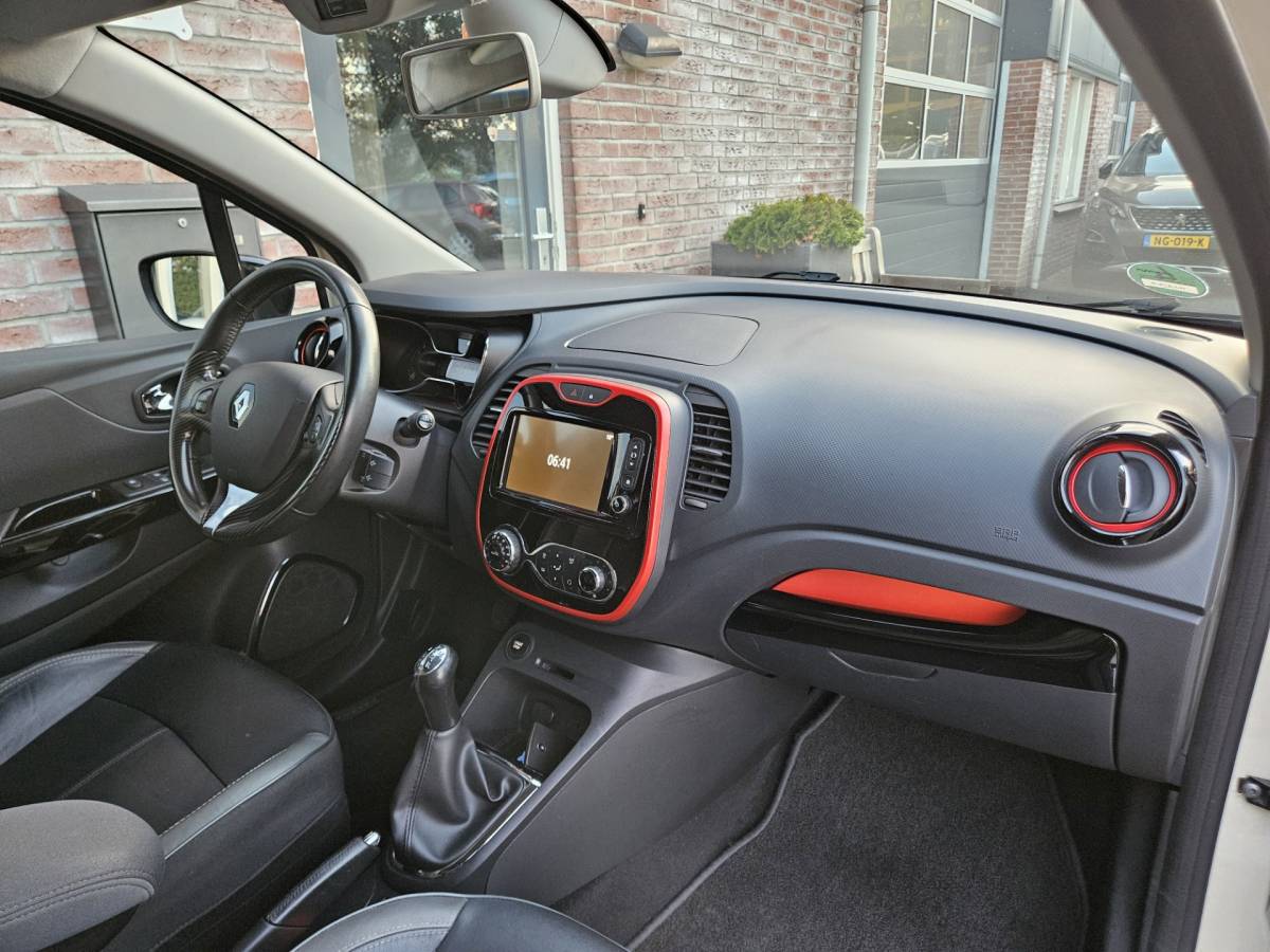 Renault Captur Renault Captur 0.9 TCe Xmod Trekhaak! Leer! Camera! Mooie/Nette Auto! Navigatie! NAP! Airco! Cruise Control!