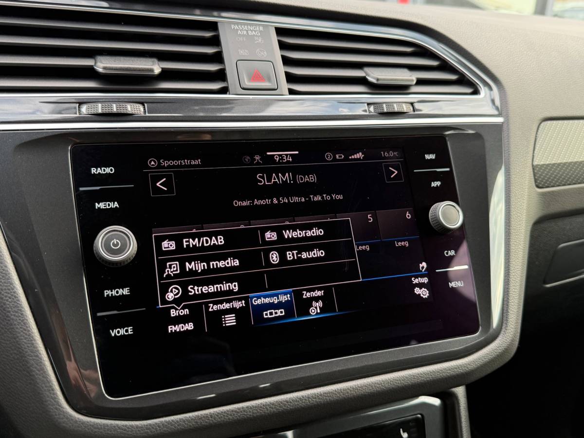 Volkswagen Tiguan Volkswagen Tiguan 1.4 TSI eHybrid R-Line Business+ | SOH 97% | 245PK | Dynamische knipperlichten