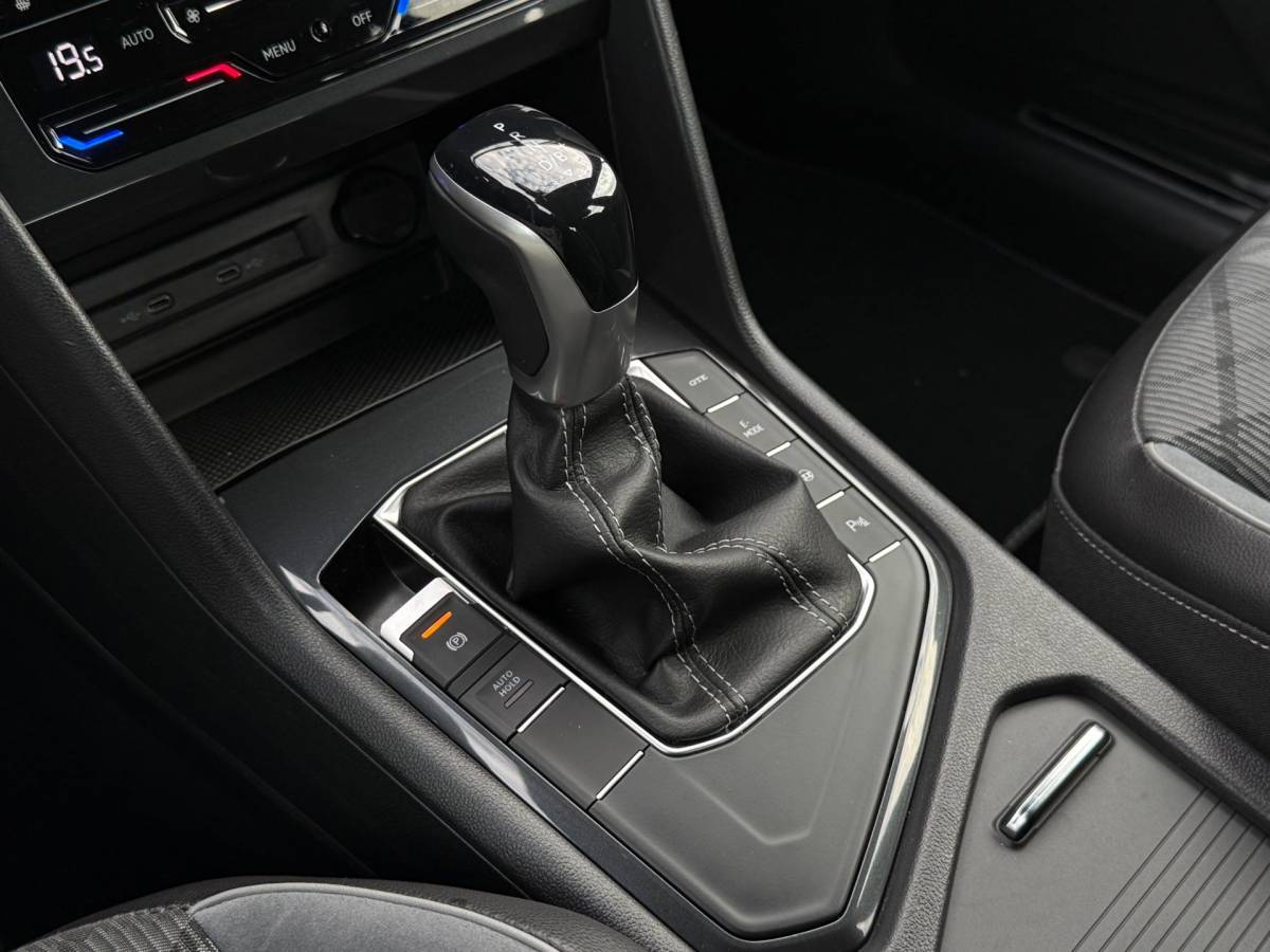 Volkswagen Tiguan Volkswagen Tiguan 1.4 TSI eHybrid R-Line Business+ | SOH 97% | 245PK | Dynamische knipperlichten