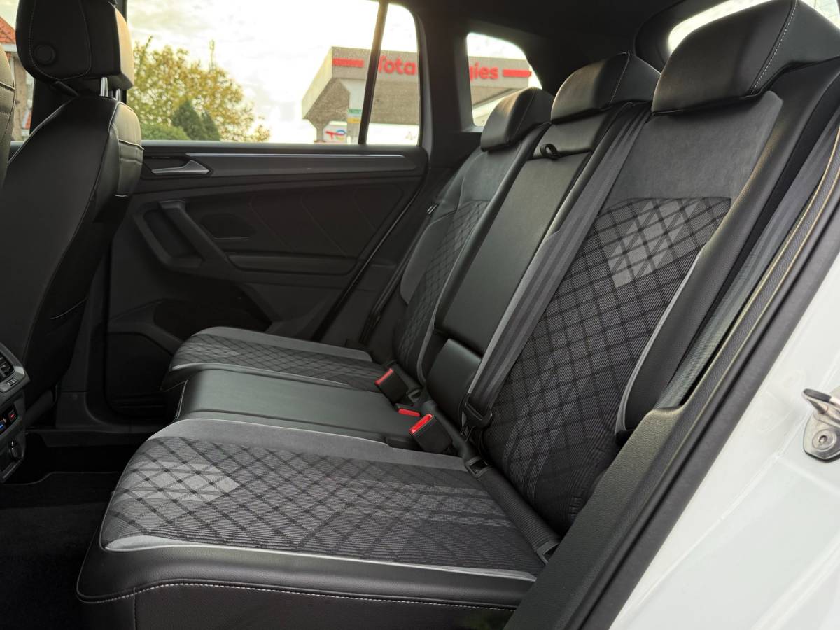 Volkswagen Tiguan Volkswagen Tiguan 1.4 TSI eHybrid R-Line Business+ | SOH 97% | 245PK | Dynamische knipperlichten