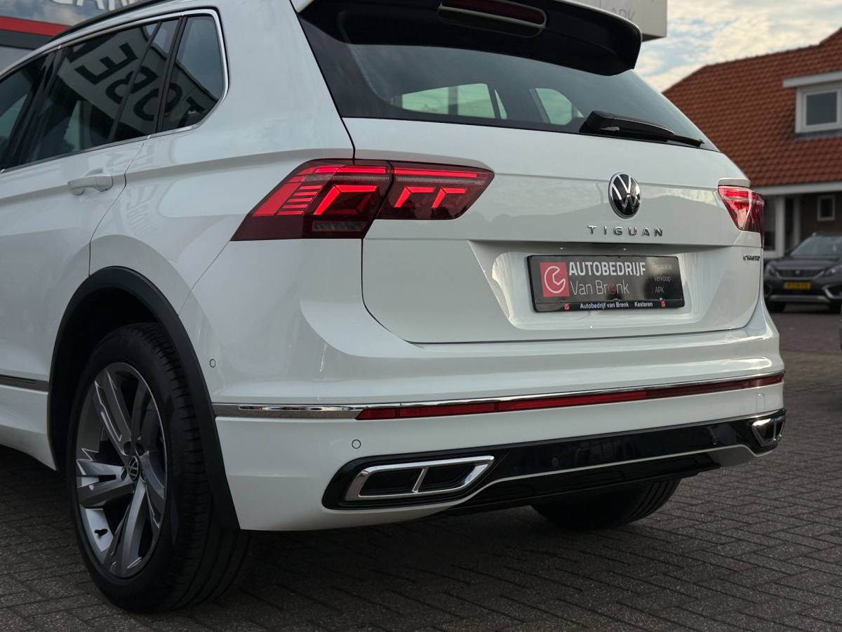 Volkswagen Tiguan Volkswagen Tiguan 1.4 TSI eHybrid R-Line Business+ | SOH 97% | 245PK | Dynamische knipperlichten