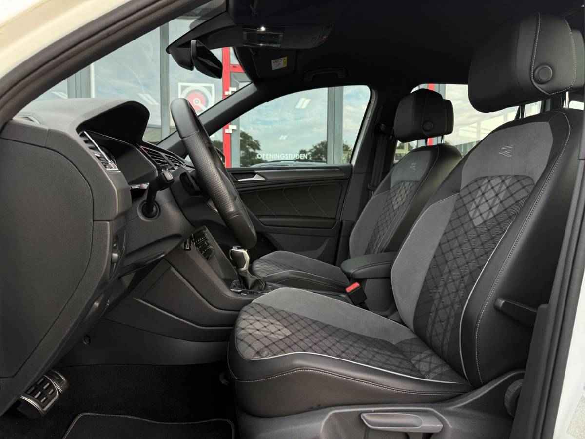 Volkswagen Tiguan Volkswagen Tiguan 1.4 TSI eHybrid R-Line Business+ | SOH 97% | 245PK | Dynamische knipperlichten