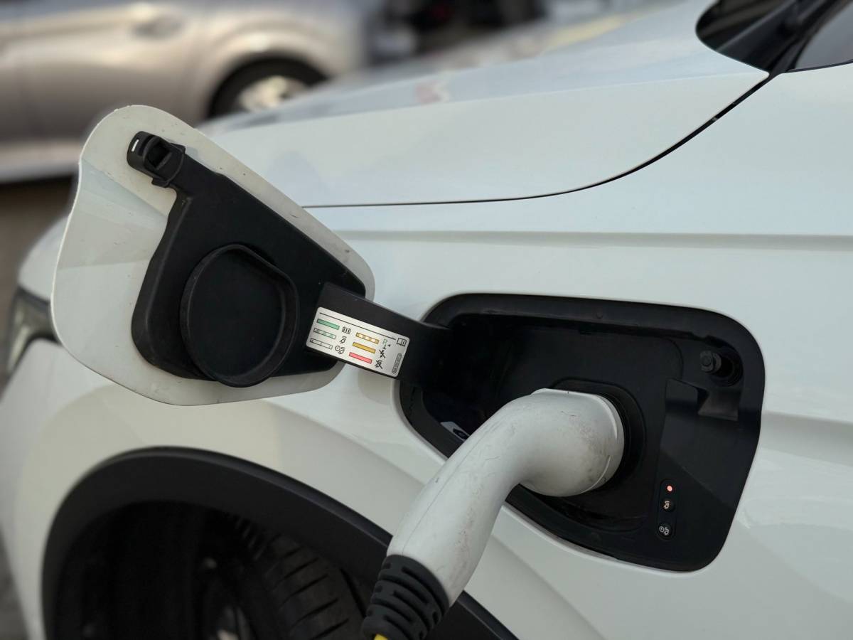 Volkswagen Tiguan Volkswagen Tiguan 1.4 TSI eHybrid R-Line Business+ | SOH 97% | 245PK | Dynamische knipperlichten