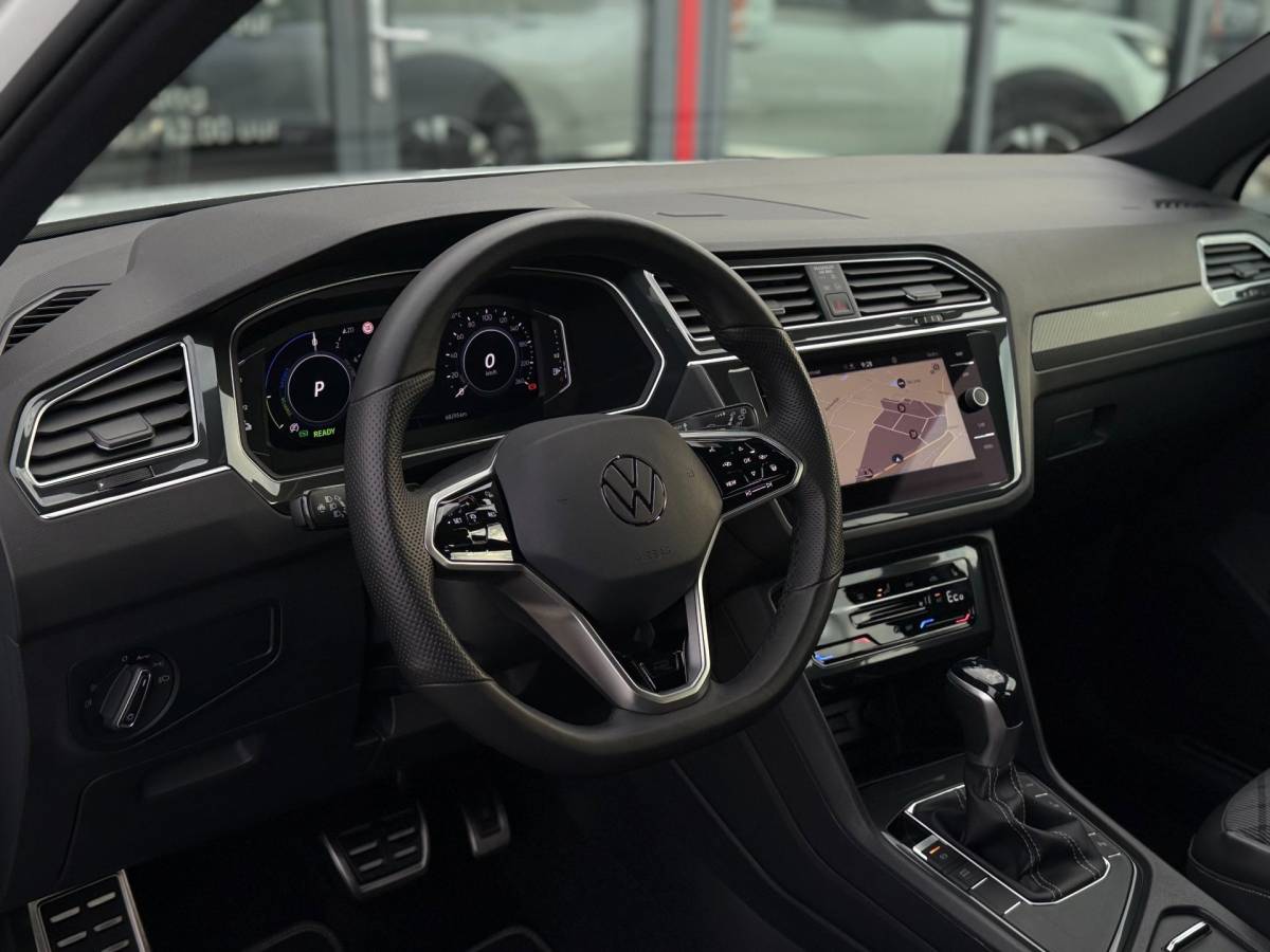 Volkswagen Tiguan Volkswagen Tiguan 1.4 TSI eHybrid R-Line Business+ | SOH 97% | 245PK | Dynamische knipperlichten