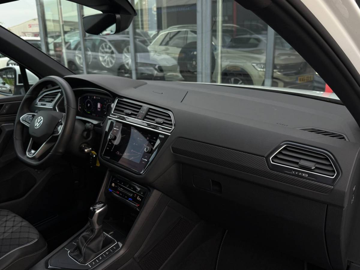 Volkswagen Tiguan Volkswagen Tiguan 1.4 TSI eHybrid R-Line Business+ | SOH 97% | 245PK | Dynamische knipperlichten