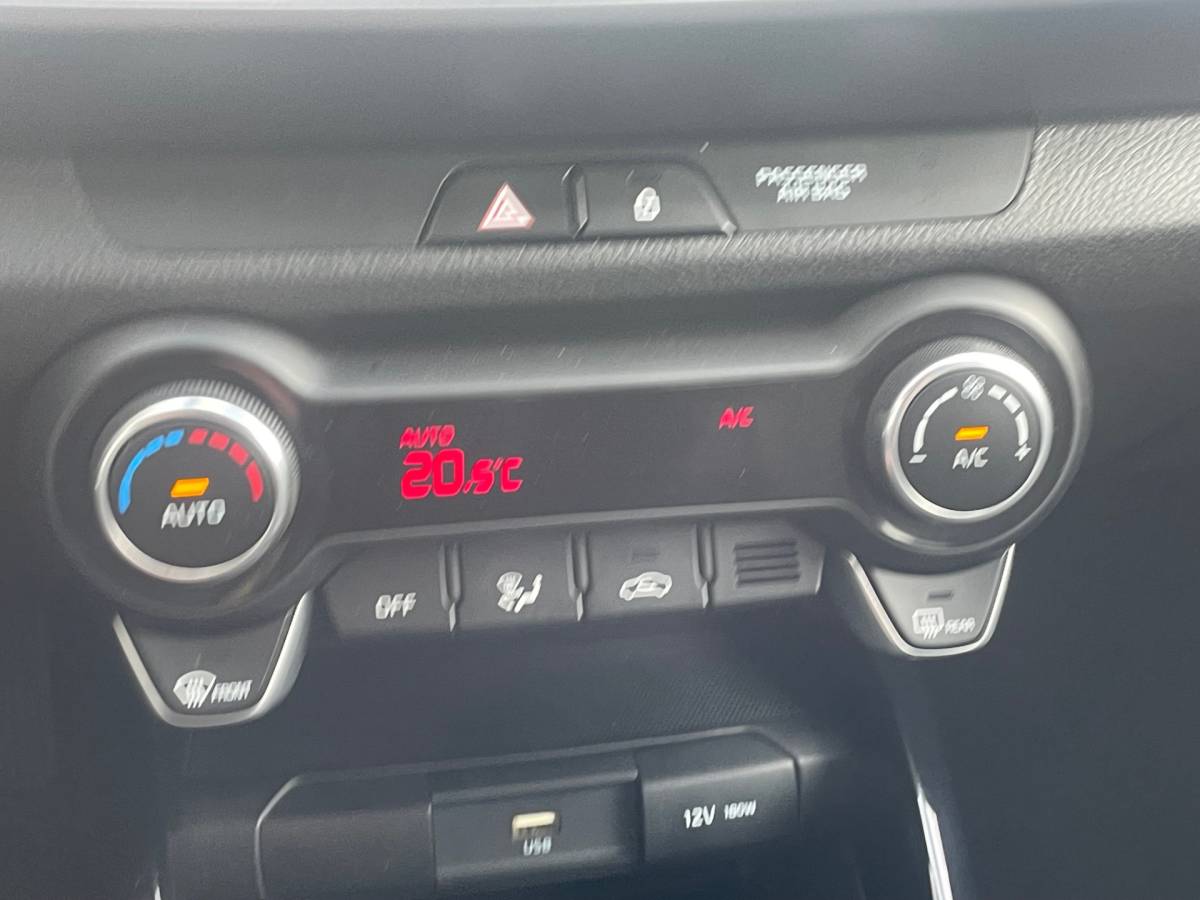 Kia Stonic Kia Stonic 1.0 T-GDi MHEV DynamicLine Automaat Navigatie, Climate Control, Cruise Control, Stoel/Stuurverwarming, 15″Lm, Achteruitrijcamera