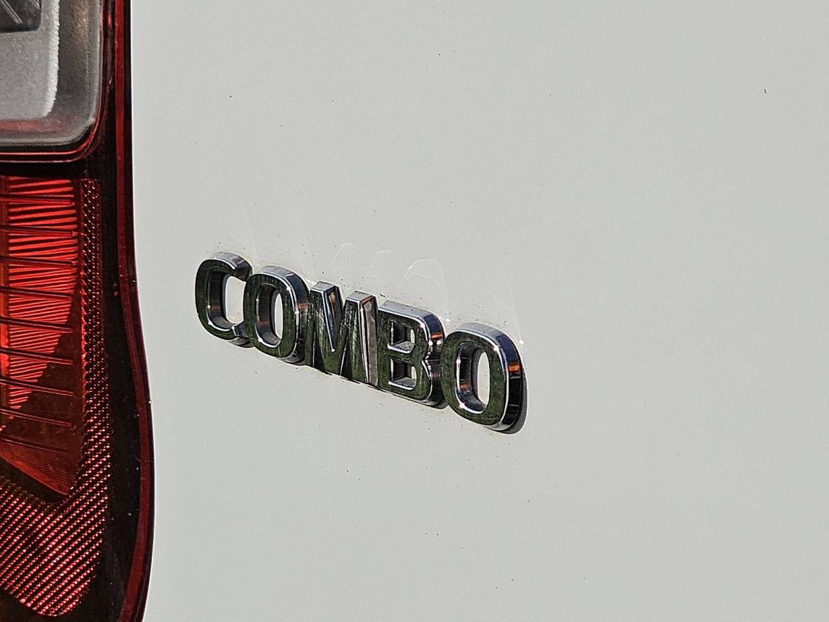 Opel Combo OPEL COMBO 1.5 d 75kw ediyion