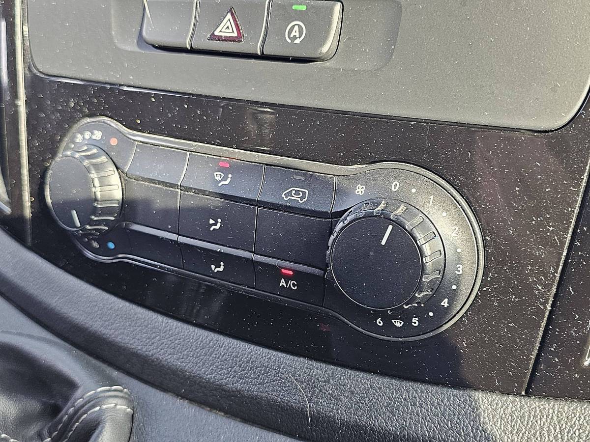 Mercedes-Benz Vito MERCEDES-BENZ VITO 110 L2 LED Euro6 Carplay Lane-Assist CruiseControl Mf-Stuurwiel 270Gr-Achterdeuren Camera!