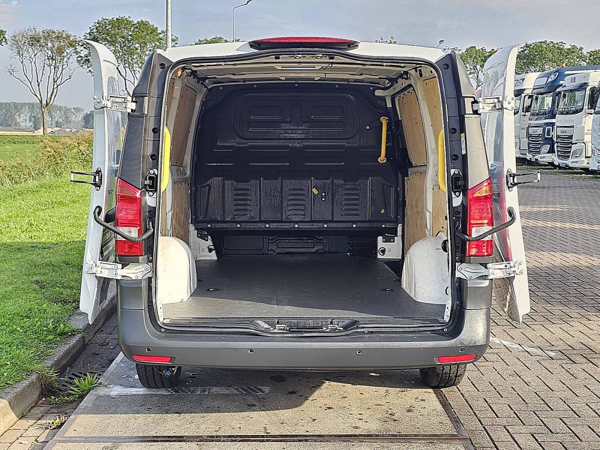 Mercedes-Benz Vito MERCEDES-BENZ VITO 110 L2 LED Euro6 Carplay Lane-Assist CruiseControl Mf-Stuurwiel 270Gr-Achterdeuren Camera!