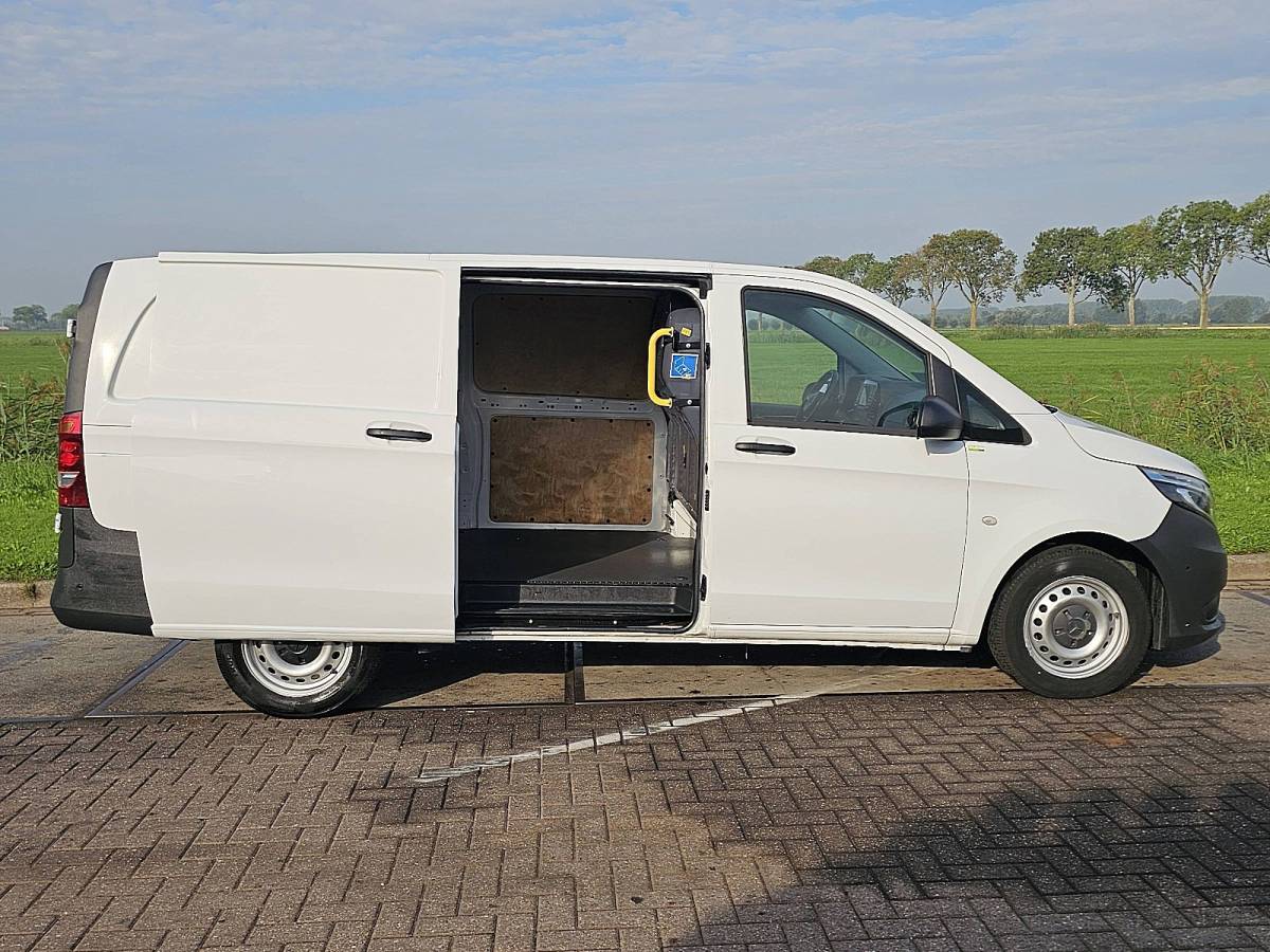 Mercedes-Benz Vito MERCEDES-BENZ VITO 110 L2 LED Euro6 Carplay Lane-Assist CruiseControl Mf-Stuurwiel 270Gr-Achterdeuren Camera!