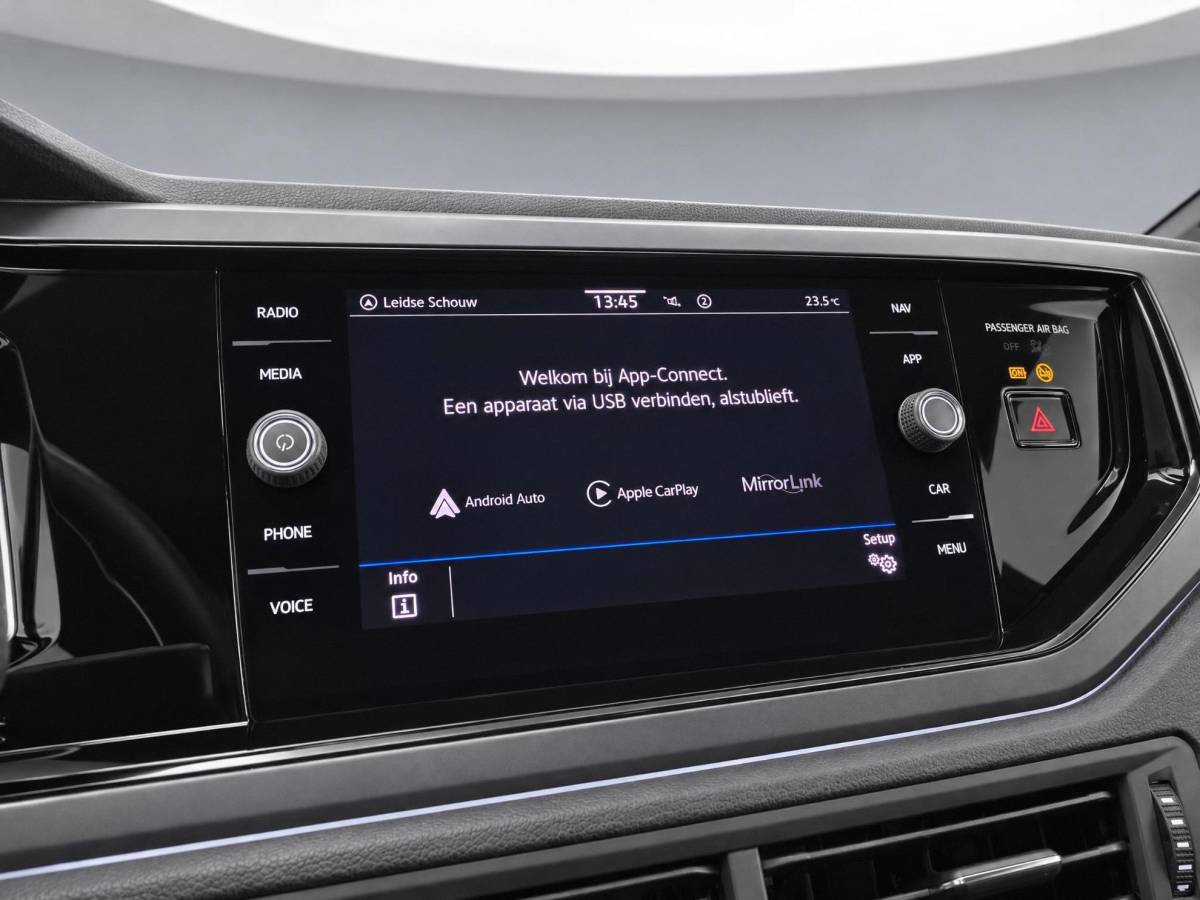 Volkswagen Taigo Volkswagen Taigo 1.0 TSI 110pk DSG R-Line · Camera · Apple/Android Car Play · Keyless · Navigatie · Stoelverwarming · 18” Inch · Garantie t/m 20-12-2027 of 100.000km