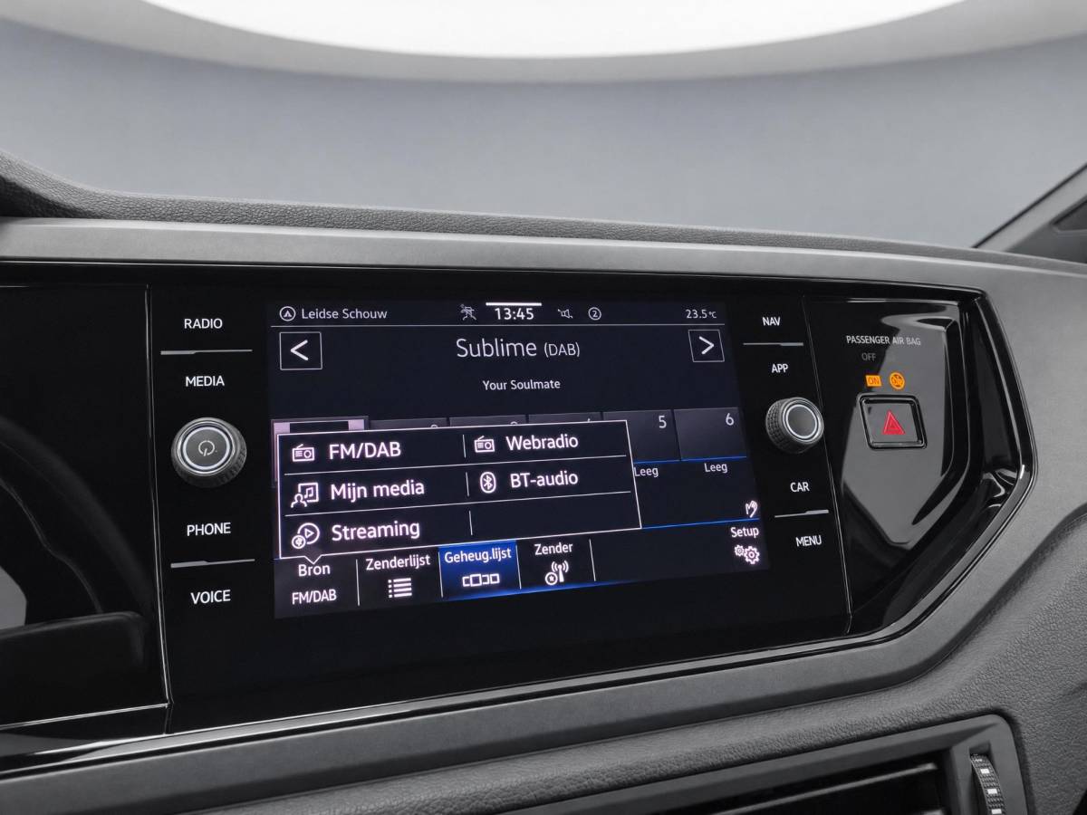 Volkswagen Taigo Volkswagen Taigo 1.0 TSI 110pk DSG R-Line · Camera · Apple/Android Car Play · Keyless · Navigatie · Stoelverwarming · 18” Inch · Garantie t/m 20-12-2027 of 100.000km