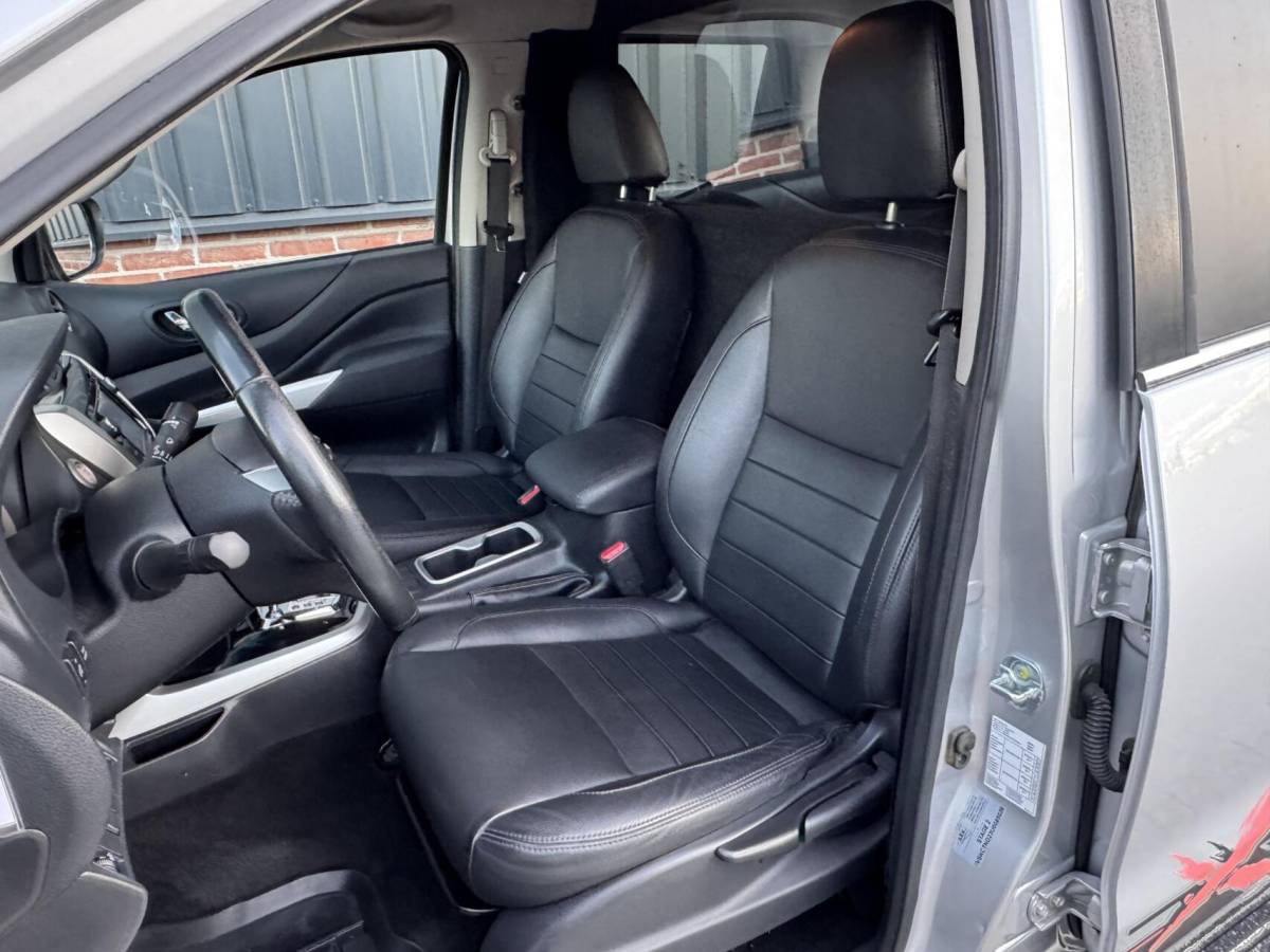 Nissan Navara Nissan Navara MARGE 2.3 dCi 190pk Tekna Snoeks 3500KG