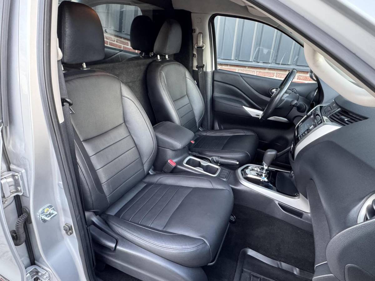 Nissan Navara Nissan Navara MARGE 2.3 dCi 190pk Tekna Snoeks 3500KG