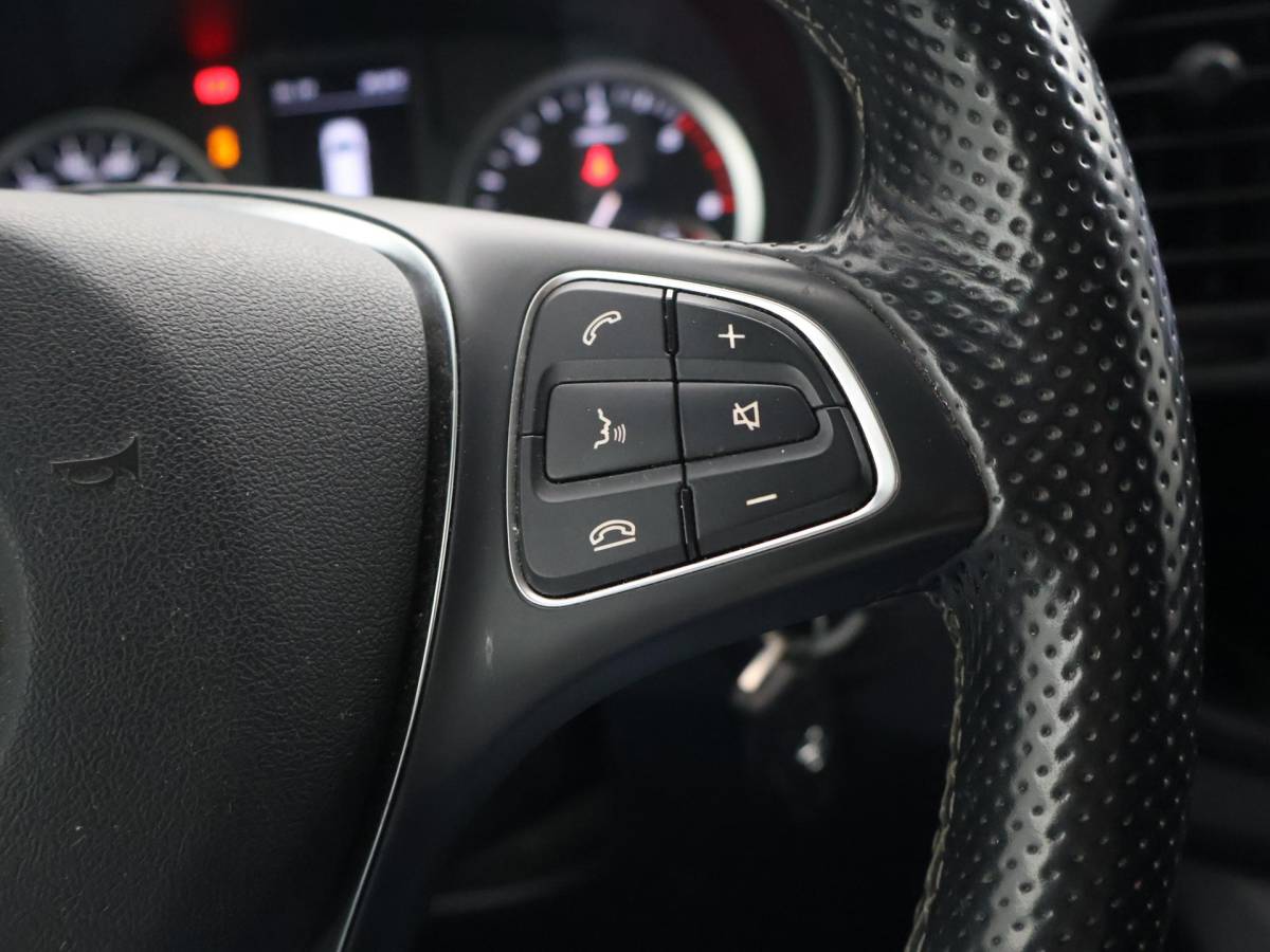 Mercedes-Benz Vito Mercedes-Benz Vito 114 CDI L2 + 19 INCH | SPOILERPAKKET | SIDEBARS | LED | APPLE CARPLAY | CAMERA | STOELVERWARMING