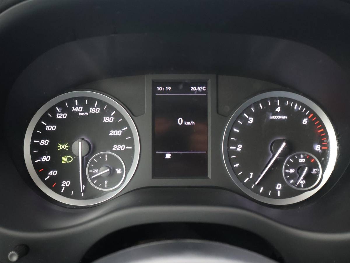 Mercedes-Benz Vito Mercedes-Benz Vito 114 CDI L2 + 19 INCH | SPOILERPAKKET | SIDEBARS | LED | APPLE CARPLAY | CAMERA | STOELVERWARMING