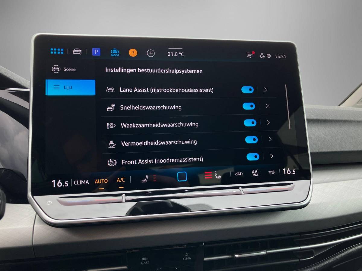 Volkswagen Golf Volkswagen Golf 1.5 eTSI 150PK DSG Life Edition · Apple/Android Car Play · Navigatie · Head-Up display · Stoel-& stuurverwarming · Garantie t/m 21-04-2030 of 100000km.