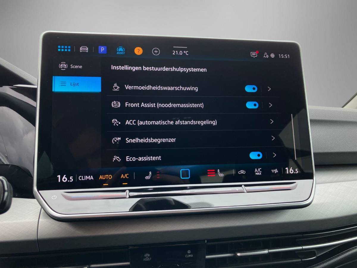 Volkswagen Golf Volkswagen Golf 1.5 eTSI 150PK DSG Life Edition · Apple/Android Car Play · Navigatie · Head-Up display · Stoel-& stuurverwarming · Garantie t/m 21-04-2030 of 100000km.
