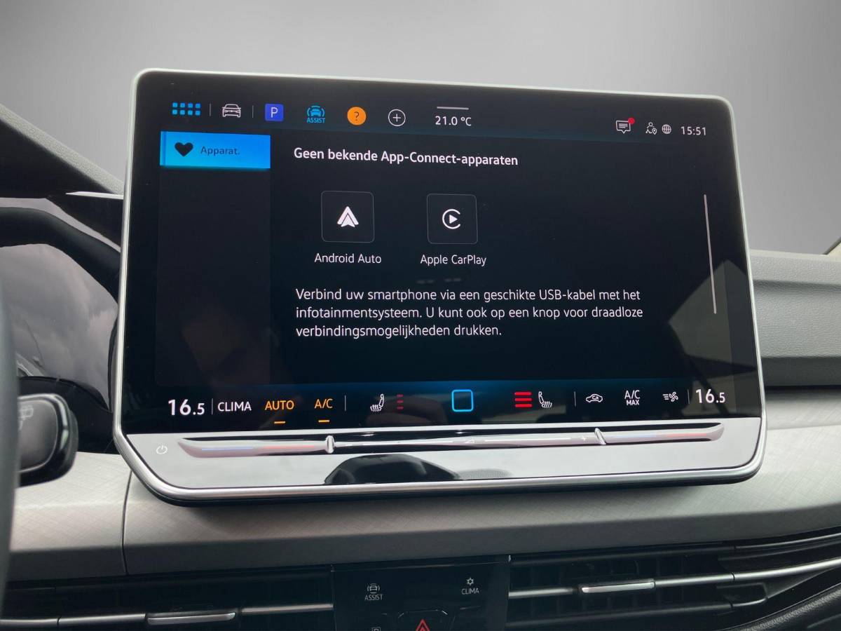 Volkswagen Golf Volkswagen Golf 1.5 eTSI 150PK DSG Life Edition · Apple/Android Car Play · Navigatie · Head-Up display · Stoel-& stuurverwarming · Garantie t/m 21-04-2030 of 100000km.