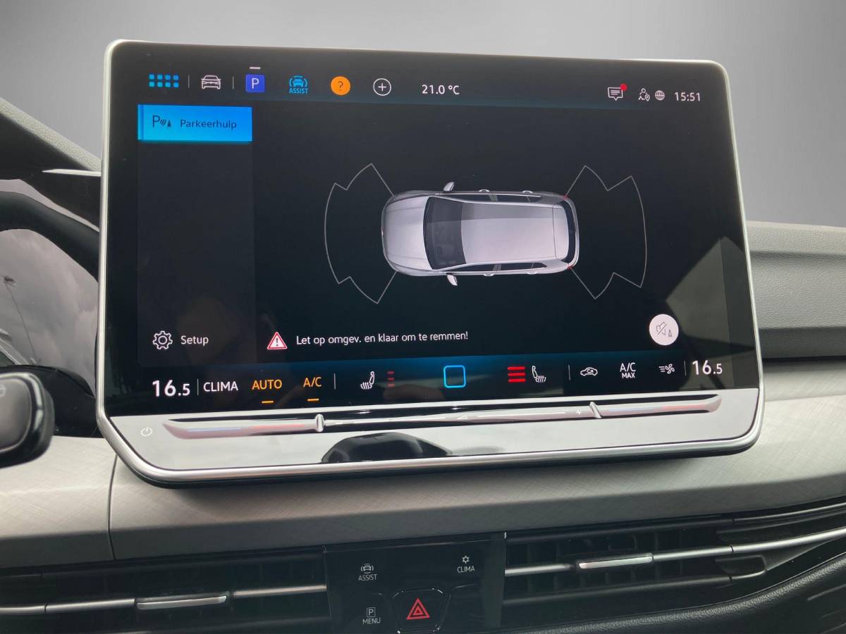 Volkswagen Golf Volkswagen Golf 1.5 eTSI 150PK DSG Life Edition · Apple/Android Car Play · Navigatie · Head-Up display · Stoel-& stuurverwarming · Garantie t/m 21-04-2030 of 100000km.