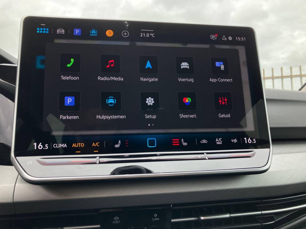 Volkswagen Golf Volkswagen Golf 1.5 eTSI 150PK DSG Life Edition · Apple/Android Car Play · Navigatie · Head-Up display · Stoel-& stuurverwarming · Garantie t/m 21-04-2030 of 100000km.