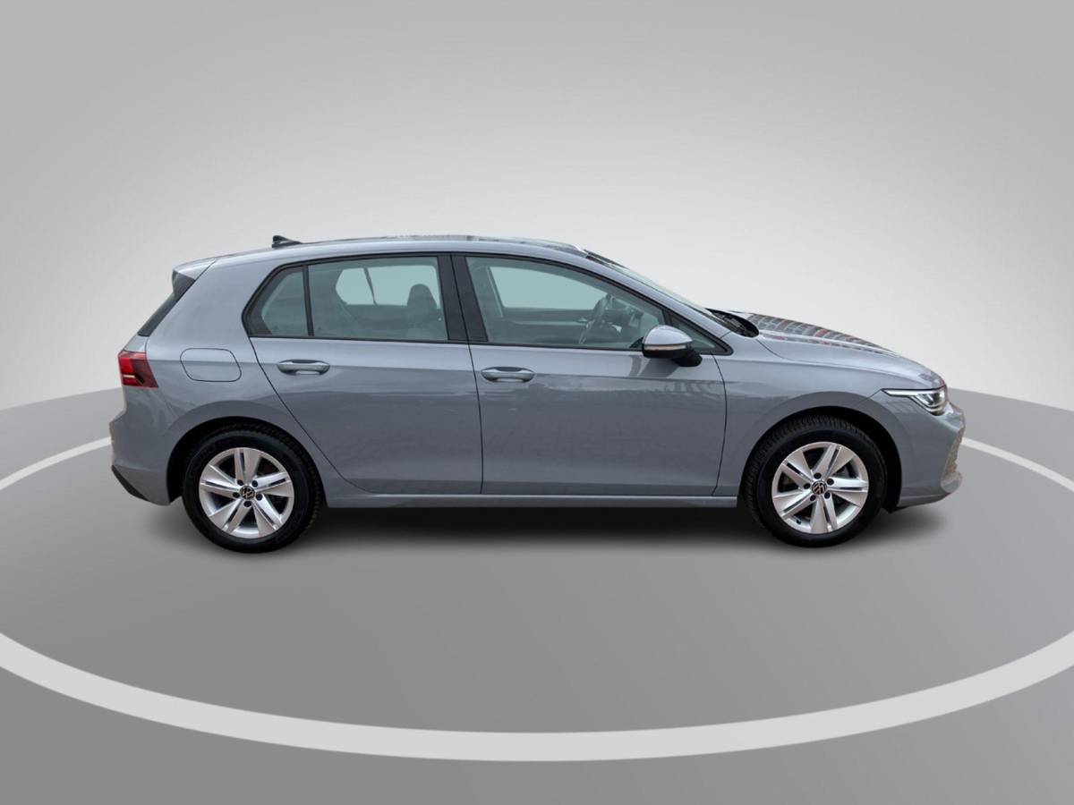 Volkswagen Golf Volkswagen Golf 1.5 eTSI 150PK DSG Life Edition · Apple/Android Car Play · Navigatie · Head-Up display · Stoel-& stuurverwarming · Garantie t/m 21-04-2030 of 100000km.