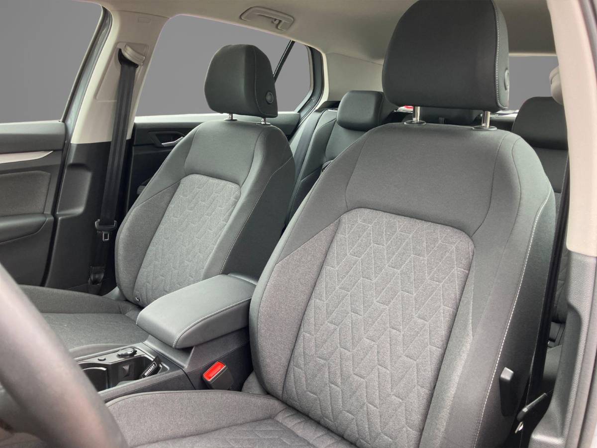 Volkswagen Golf Volkswagen Golf 1.5 eTSI 150PK DSG Life Edition · Apple/Android Car Play · Navigatie · Head-Up display · Stoel-& stuurverwarming · Garantie t/m 21-04-2030 of 100000km.
