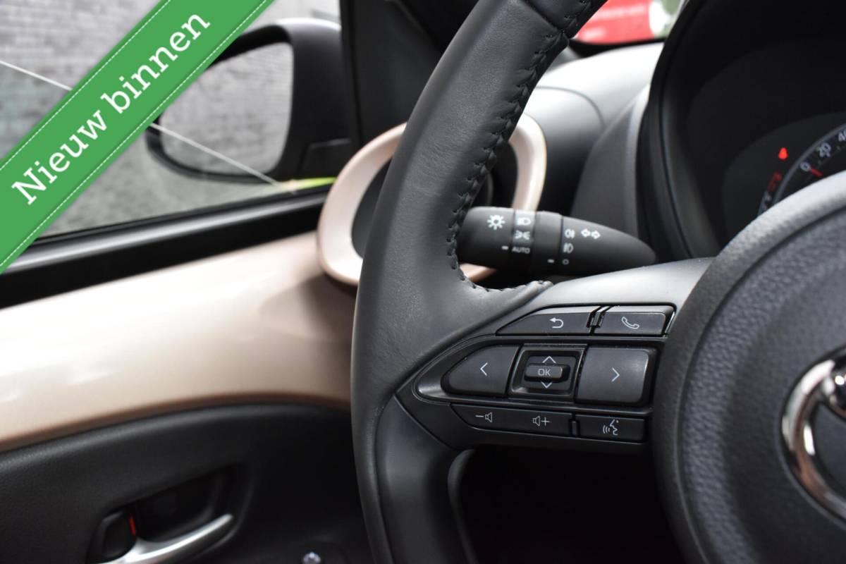 Toyota Aygo Toyota Aygo X 1.0 VVT-i S-CVT Pulse GOLD AUTOMAAT/STOELVW/CAMERA/ETC.!