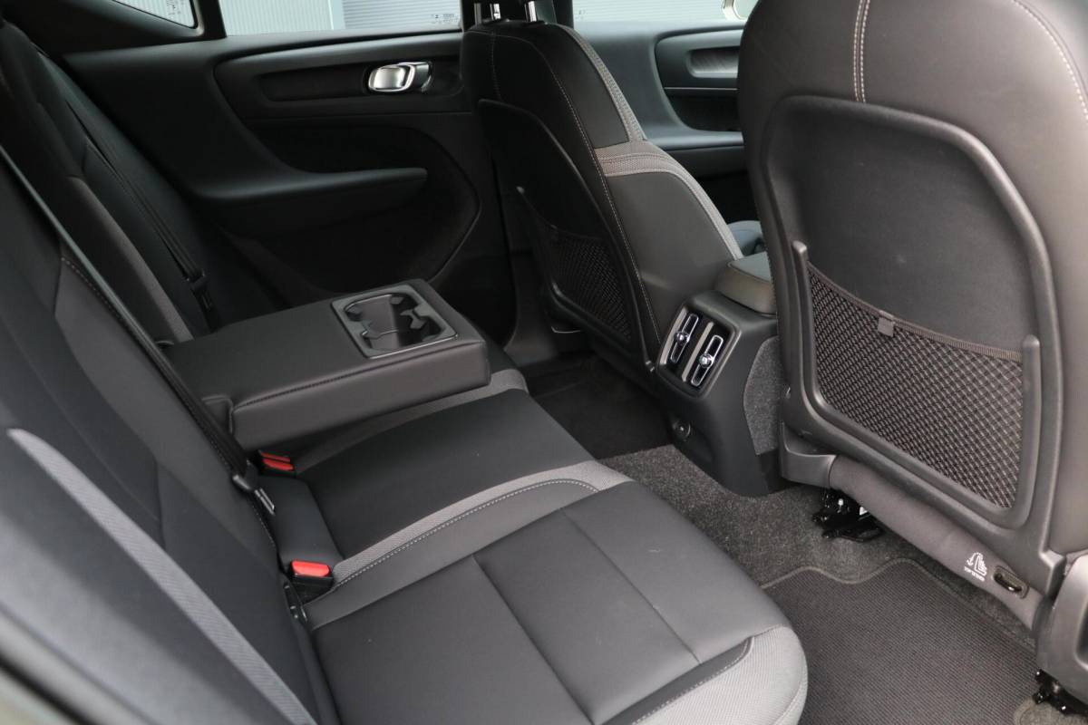 Volvo XC40 Volvo XC40 Recharge Pro 70kWh AdaptiveCruise Camera Stoel/stuur verwarming TwoTone Sage Green PilotAssist AppleCarplay Uitstraling 74000KM BJ2023