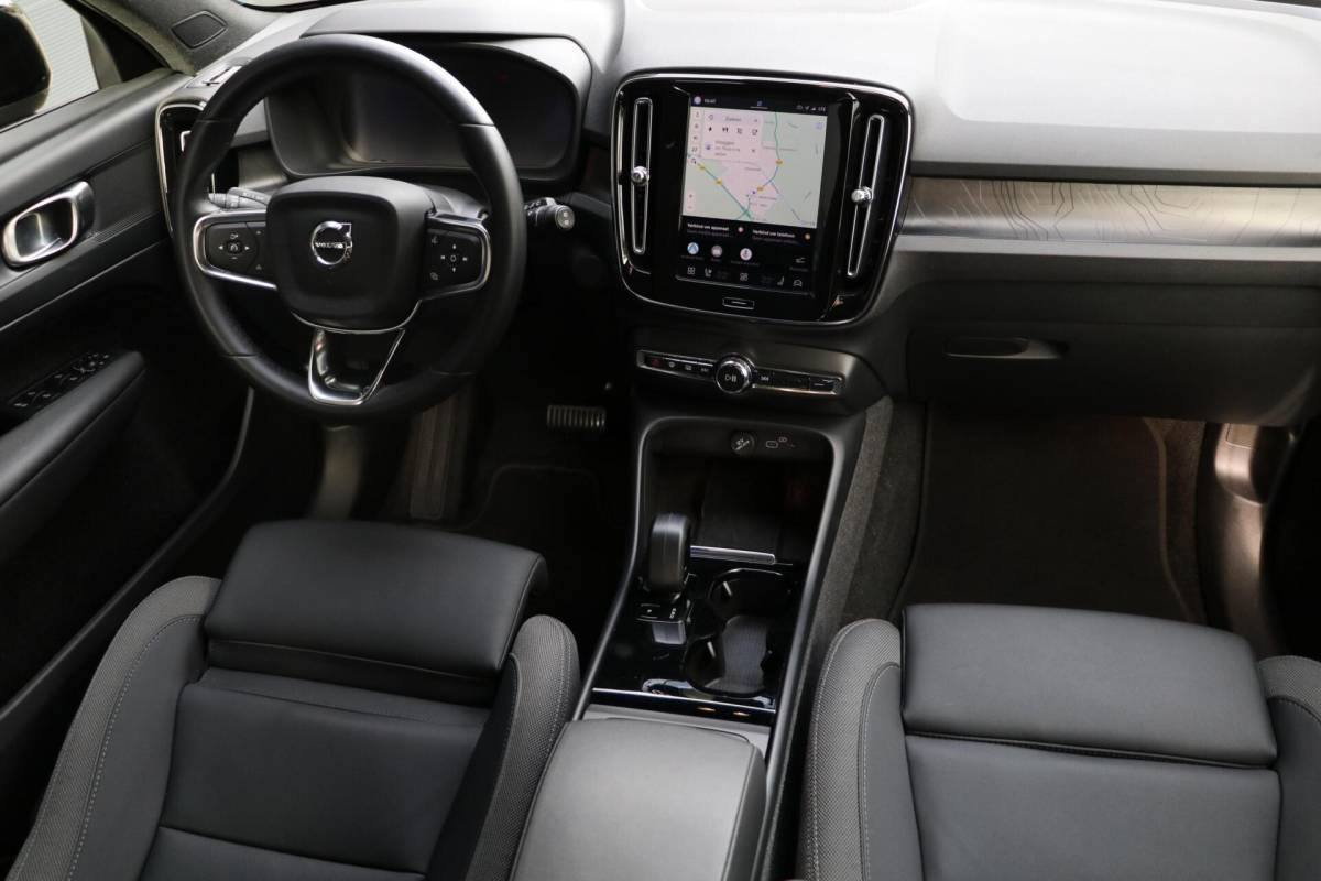 Volvo XC40 Volvo XC40 Recharge Pro 70kWh AdaptiveCruise Camera Stoel/stuur verwarming TwoTone Sage Green PilotAssist AppleCarplay Uitstraling 74000KM BJ2023