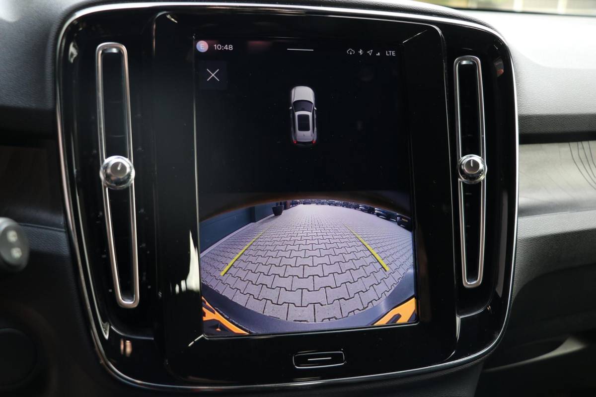 Volvo XC40 Volvo XC40 Recharge Pro 70kWh AdaptiveCruise Camera Stoel/stuur verwarming TwoTone Sage Green PilotAssist AppleCarplay Uitstraling 74000KM BJ2023
