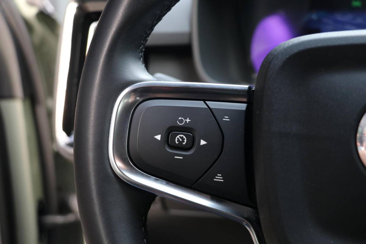 Volvo XC40 Volvo XC40 Recharge Pro 70kWh AdaptiveCruise Camera Stoel/stuur verwarming TwoTone Sage Green PilotAssist AppleCarplay Uitstraling 74000KM BJ2023
