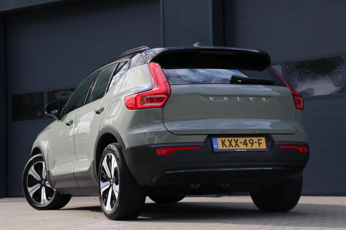 Volvo XC40 Volvo XC40 Recharge Pro 70kWh AdaptiveCruise Camera Stoel/stuur verwarming TwoTone Sage Green PilotAssist AppleCarplay Uitstraling 74000KM BJ2023