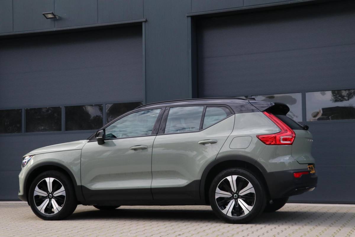 Volvo XC40 Volvo XC40 Recharge Pro 70kWh AdaptiveCruise Camera Stoel/stuur verwarming TwoTone Sage Green PilotAssist AppleCarplay Uitstraling 74000KM BJ2023