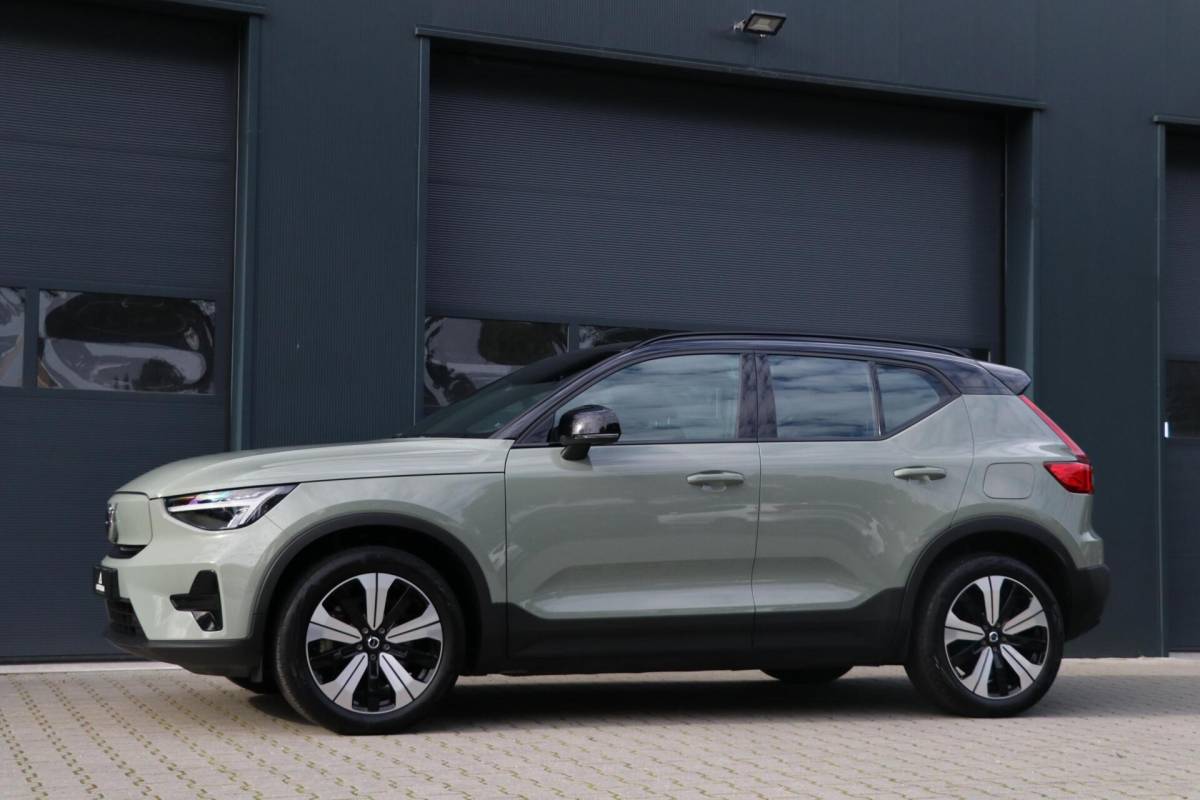 Volvo XC40 Volvo XC40 Recharge Pro 70kWh AdaptiveCruise Camera Stoel/stuur verwarming TwoTone Sage Green PilotAssist AppleCarplay Uitstraling 74000KM BJ2023