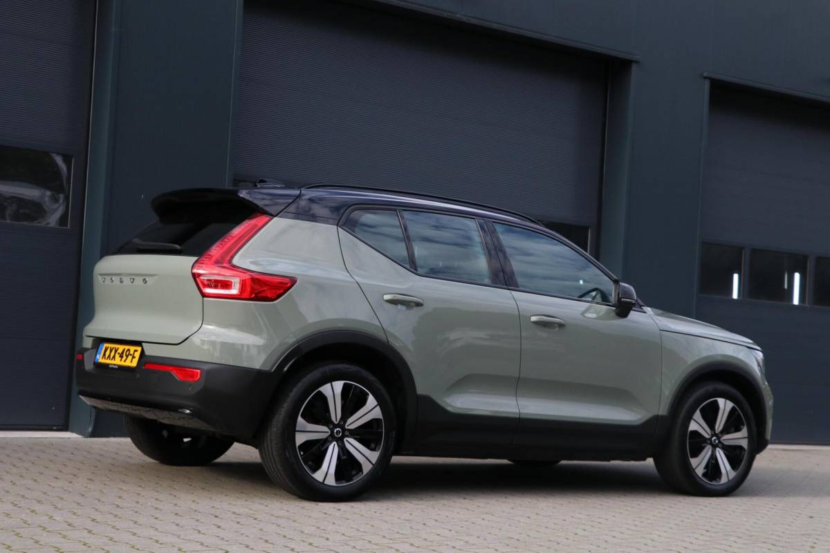 Volvo XC40 Volvo XC40 Recharge Pro 70kWh AdaptiveCruise Camera Stoel/stuur verwarming TwoTone Sage Green PilotAssist AppleCarplay Uitstraling 74000KM BJ2023