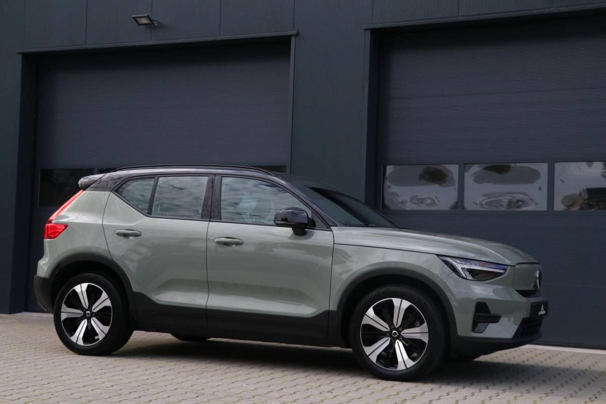 Volvo XC40 Volvo XC40 Recharge Pro 70kWh AdaptiveCruise Camera Stoel/stuur verwarming TwoTone Sage Green PilotAssist AppleCarplay Uitstraling 74000KM BJ2023