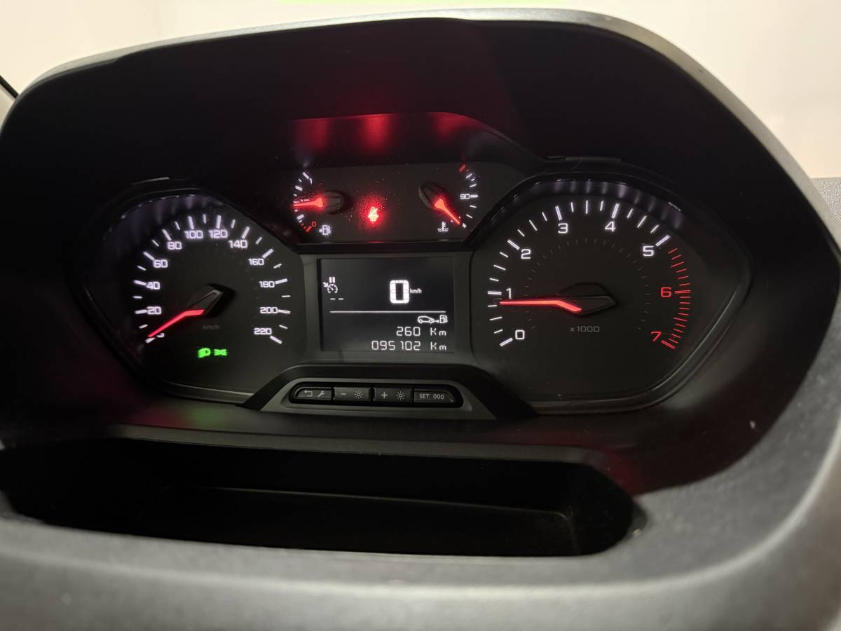 Peugeot Partner Peugeot Partner 1.5 BlueHDI Premium – CarPlay / Cruise / Airco