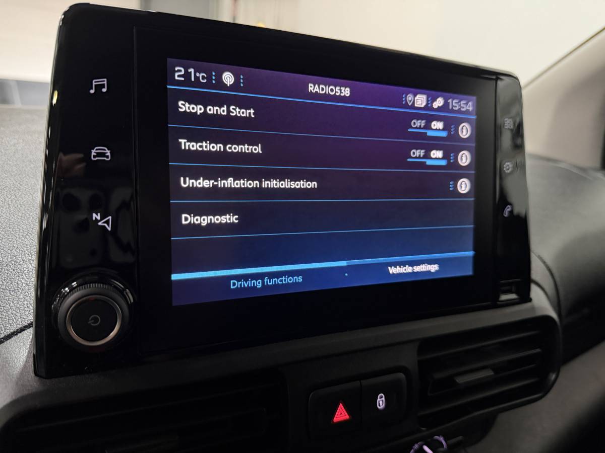 Peugeot Partner Peugeot Partner 1.5 BlueHDI Premium – CarPlay / Cruise / Airco