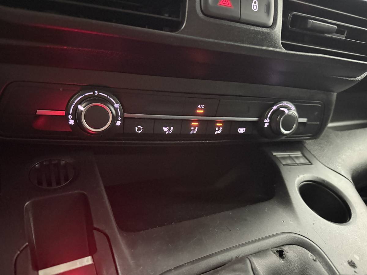 Peugeot Partner Peugeot Partner 1.5 BlueHDI Premium – CarPlay / Cruise / Airco