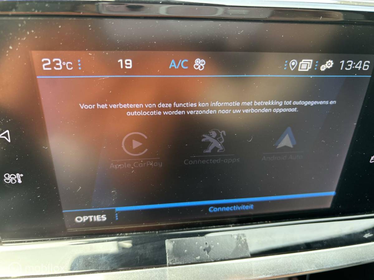 Peugeot 2008 Peugeot 2008 1.2 PureTech Allure 130 pk navigatie en camera cruise control